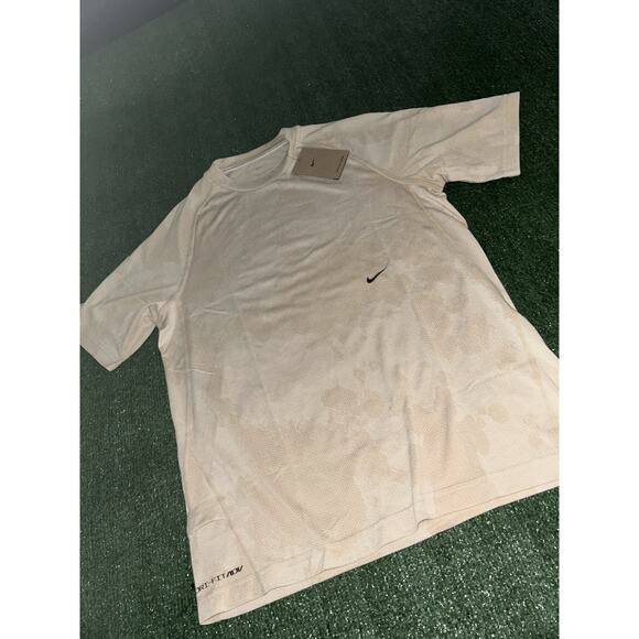 Men’s Nike ADV A.P.S. Engineered Top Dri-FIT Fitness Tan Size S - Picture 2 of 8